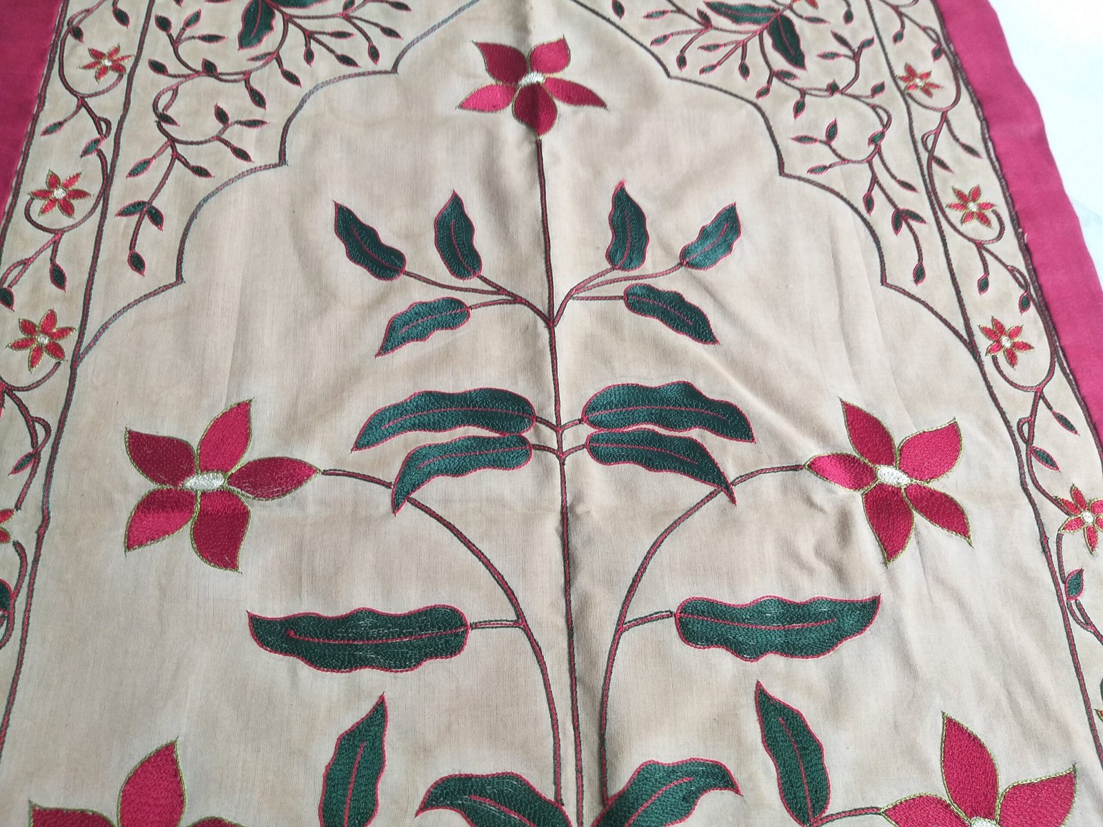 Handmade Embroidery Wallhanging Mughal Flower , Silk Wallhanging , Home Décor - Image 4