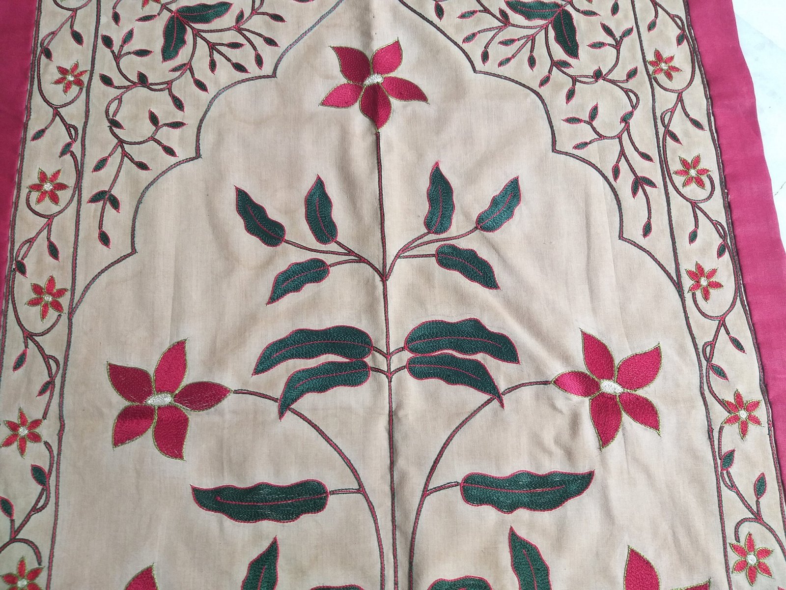 Handmade Embroidery Wallhanging Mughal Flower , Silk Wallhanging , Home Décor - Image 3