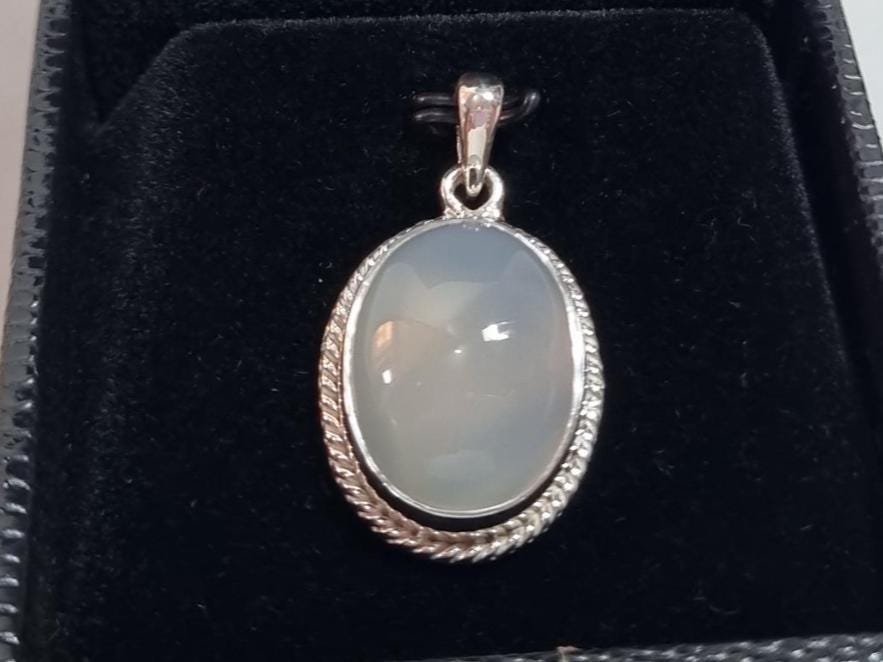 White Agate Pendant , agate Pendant , rope design Pendant, Aqeeq Jewelry , Unique Pendant, White Gemstone Pendant ,Handmade Aqeeq Pendant - Image 2