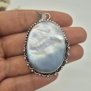 Mother of pearls Gemstone pendant, Natural Stone pendant, Everyday wear gemstone pendant, Freshwater sea pearl pendant, pearl pendant, gifts