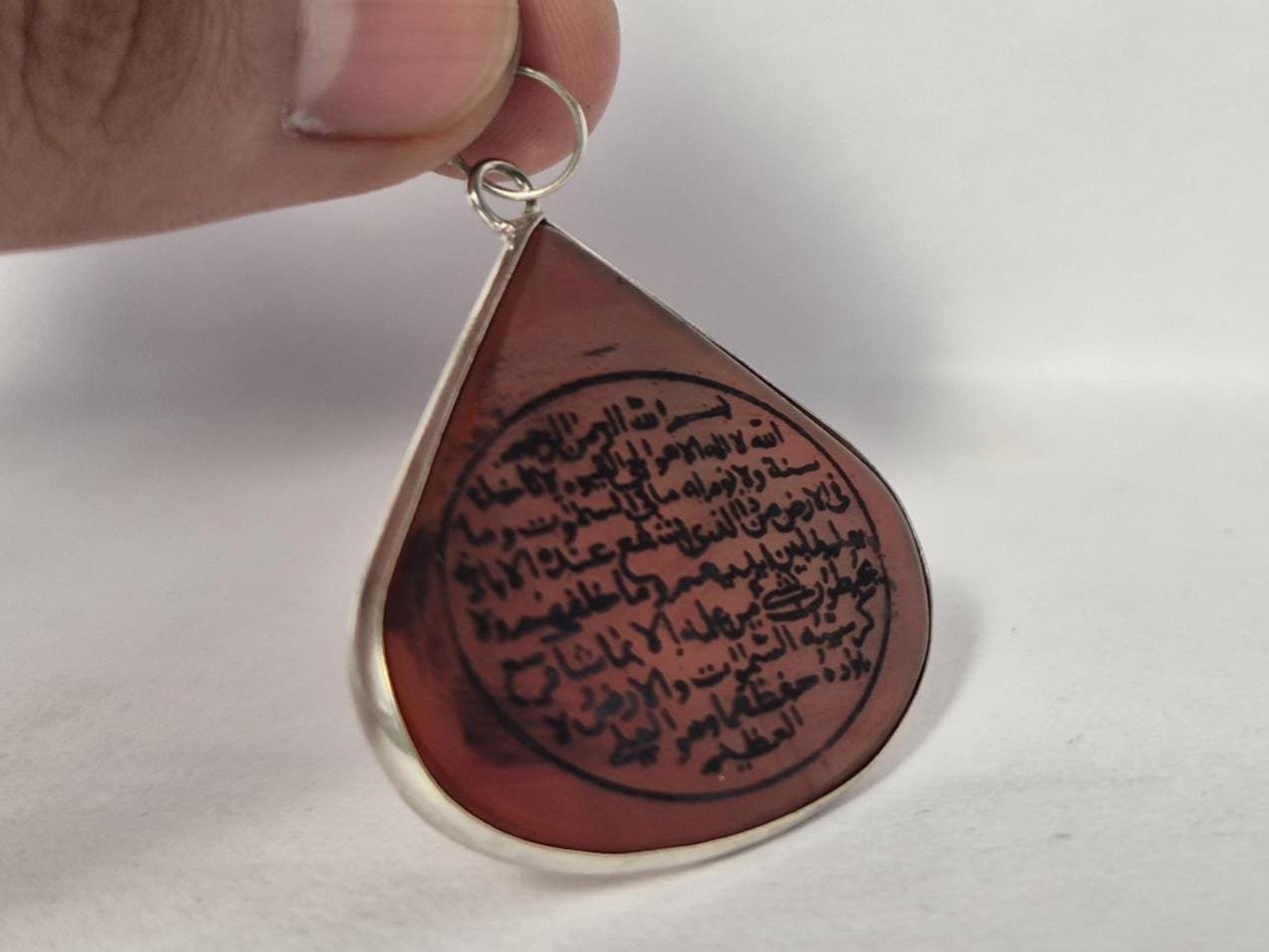 Islamic aqeek(agate) pendant with ayat ul kursi engraved, Unique Islamic Agate pendant , Yemeni Aqeeq Pendant, Red Yemeni Aqeeq - Agate . - Image 9