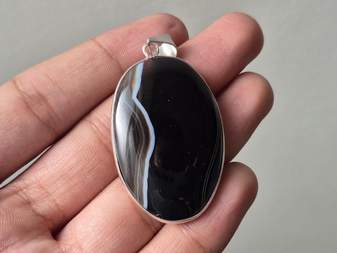 Natural Suleimani Agate Pendant, Black Aqeeq pendant, Banded agate pendant, Handmade Pendant, Sulemani Aqeeq pendant, Everyday wear pendant - Image 2