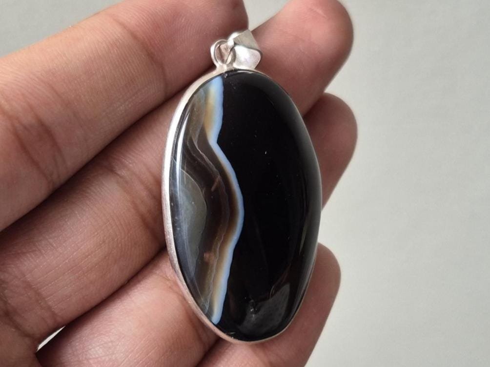 Natural Suleimani Agate Pendant, Black Aqeeq pendant, Banded agate pendant, Handmade Pendant, Sulemani Aqeeq pendant, Everyday wear pendant - Image 4