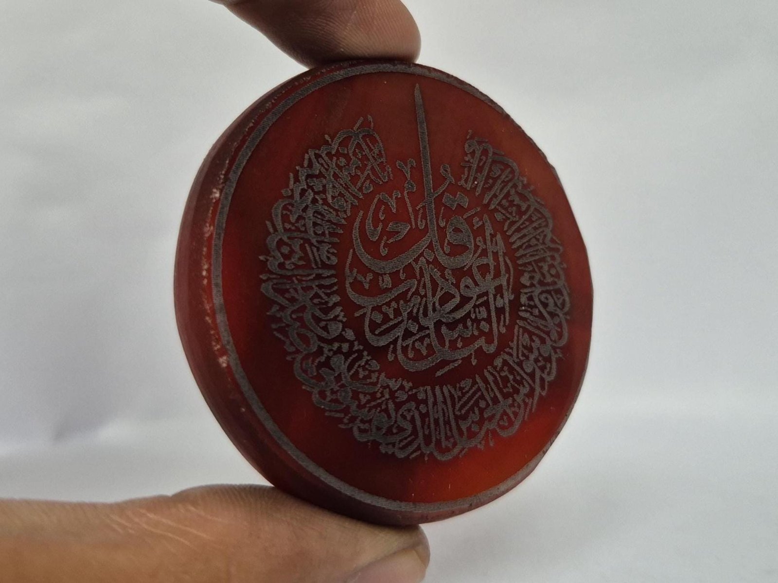 Round Islamic Aqeeq (Agate) Pendant, Surah Al-Nas Pendant, Islamic Jewelry, Red Islamic agate pendant,Muslim gifts ,Islamic calligraphy gift - Image 3