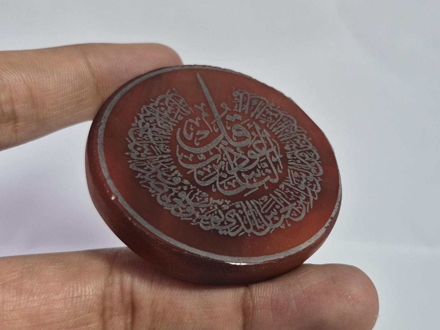 Round Islamic Aqeeq (Agate) Pendant, Surah Al-Nas Pendant, Islamic Jewelry, Red Islamic agate pendant,Muslim gifts ,Islamic calligraphy gift - Image 5
